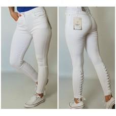 Elastīgas baltas skinny džinsu bikses , staras aizmugures daļā aukliņu akcents,klasiski  ,izmērs XS/34 (sniega baltas)
