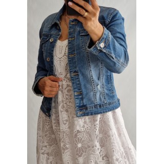Ražotāja B.S. Jeans : Elastīga - džinsu auduma jaka ,klasiska stila modelis  ,izmērs L/40 ( zila ar balinājuma efektu + izdilumi)