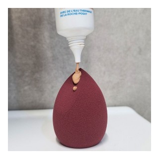 Dekoratīvās kosmētikas sūklīts ,iepakots plastikāta trauciņā (ovālas formas) ,sūklīts ir blīvs - ļoti vienmērīgi uzklāj tonālo krēmu