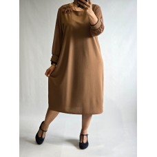 Poļu ražotāja : Klasiska stila kleita no elastīga auduma ( kremplīns) ,izmērs 6XL - 52 (camel)