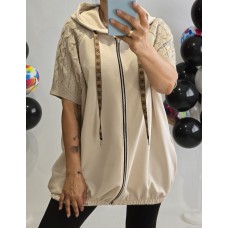 New Collection : Stilīga un ērta brīva griezuma jaka ar kapuci ,,sānos slēpta veida kabatas ,izmērs universāls 48-50-52 (bēša toņa)