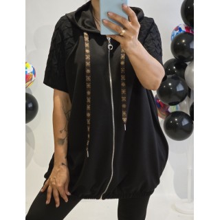 New Collection : Stilīga un ērta brīva griezuma jaka ar kapuci ,,sānos slēpta veida kabatas ,izmērs universāls  48-50-52 ( melna) 